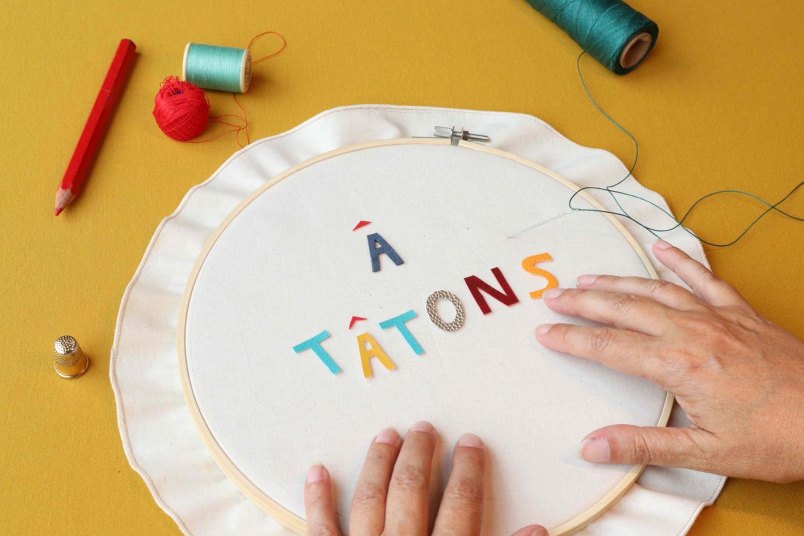 A tâtons !
